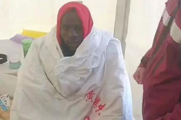 申京和范乔丹在伊斯坦布尔训练 休赛期火箭指派3名教练和申京训练
